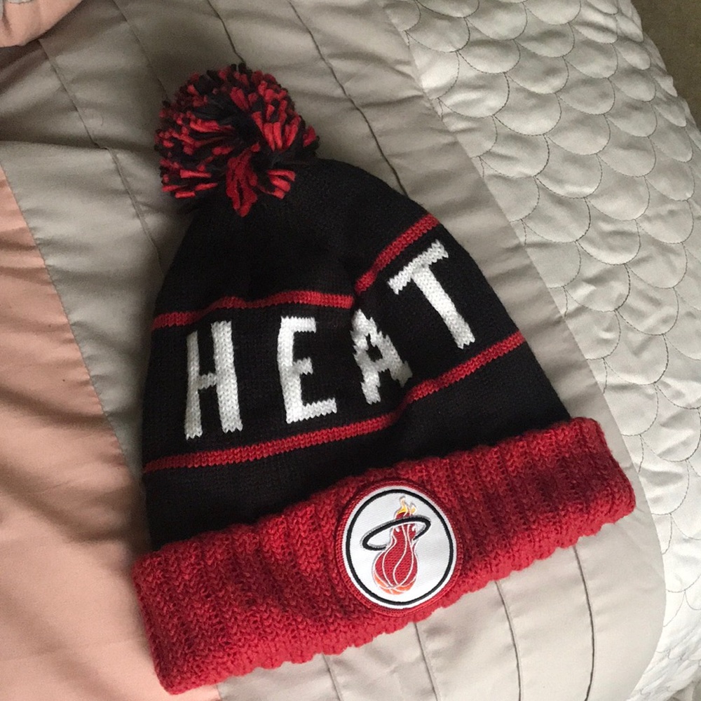 MITCHELL AND NESS MIAMI HEAT BEANIE 🆕